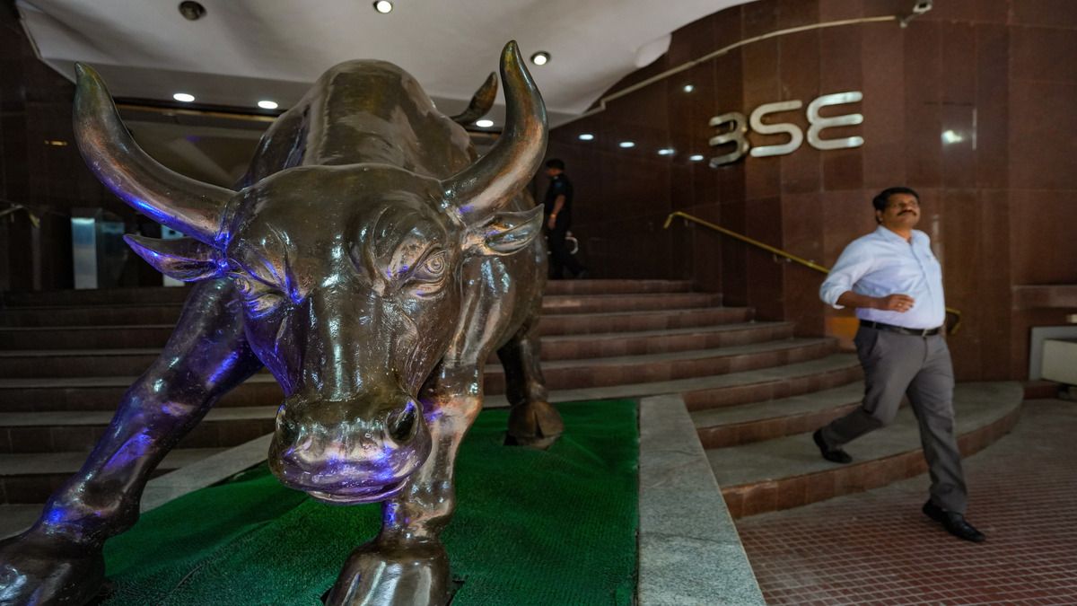 19% Dividend Recommended: Railway PSU Falls 39.75% From 52-Week High, Buy?  