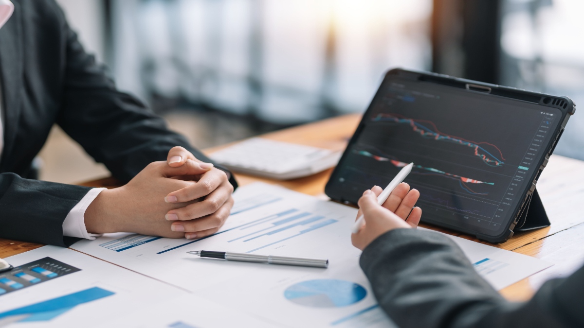 Dividend Today: Premier Energies Bags Rs 1234 Cr Order, Shares Decline