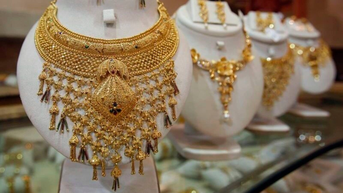 Gold Price Today, Feb 10: 24k/100 Grams Yellow Metal Prices Zoom By Rs 3900 