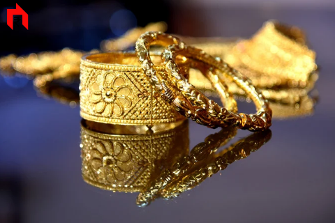 Gold Price Slips On Akshaya Tritiya, April 30: Should You Buy Yellow Metal?